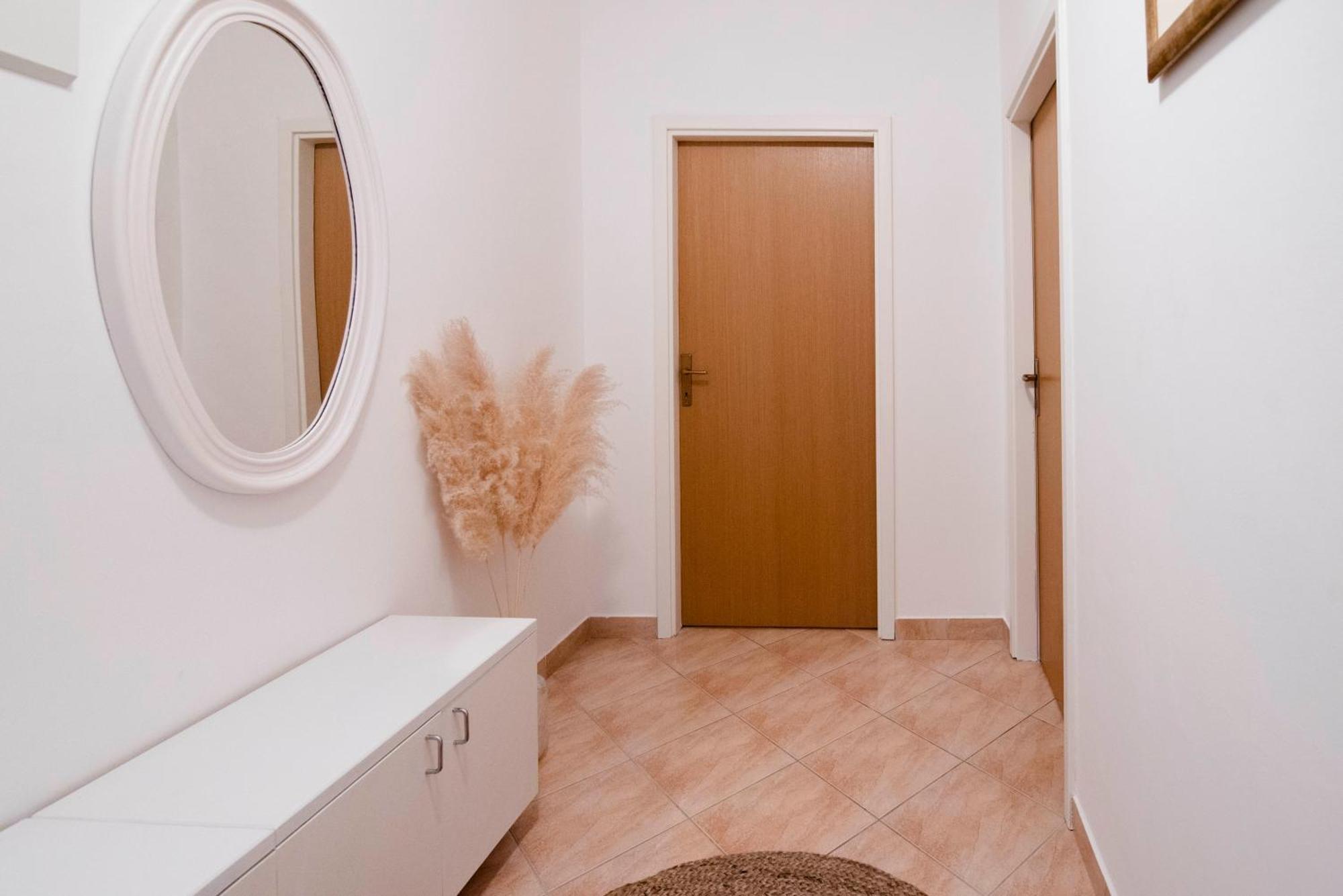 Apartman Karla ซินย์ ภายนอก รูปภาพ